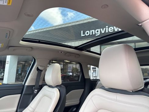 Used 2025 Lincoln Corsair Grand Touring w/ Jet Appearance Package image 21