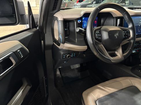 Used 2022 Ford Bronco Wildtrak image 9