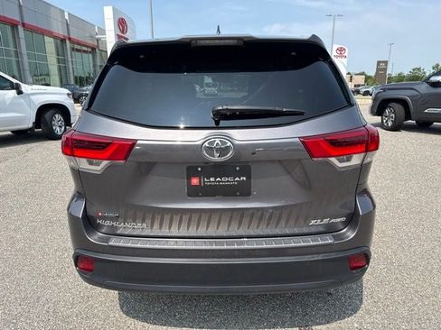 Used 2018 Toyota Highlander XLE AWD/4WD image 9