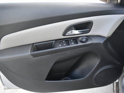 Used 2013 Chevrolet Cruze LT image 11