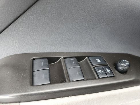Used 2021 Toyota Camry SE FWD image 19