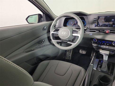 Used 2025 Hyundai Elantra Sport image 14