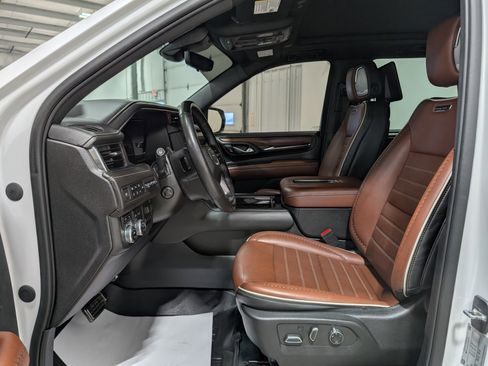 Used 2023 GMC Yukon XL Denali Ultimate image 16