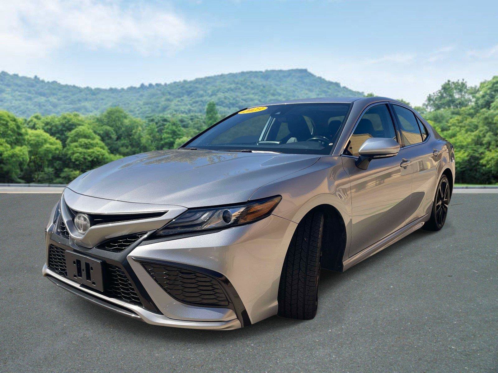 Used 2023 Toyota Camry XSE FWD image 8