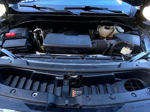 Used 2023 GMC Yukon XL Denali w/ Advanced Technology Package image 9