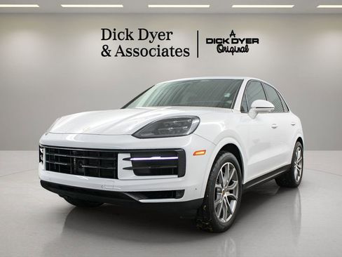 Used 2024 Porsche Cayenne AWD/4WD image 6