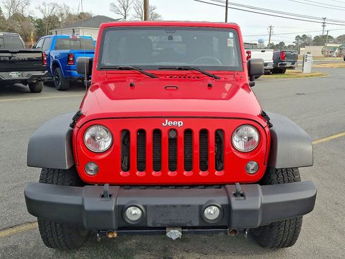 Used 2015 Jeep Wrangler Unlimited Rubicon w/ Connectivity Group image 2