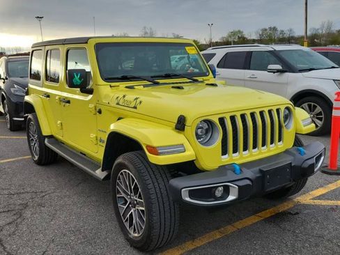 Used 2023 Jeep Wrangler Unlimited Sahara w/ Cold Weather Group AWD/4WD image 3