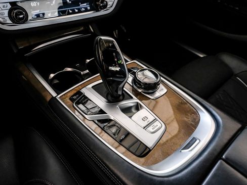 Used 2020 BMW 750i xDrive w/ Executive Package image 21