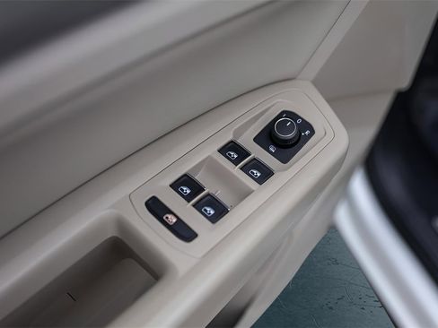 Used 2018 Volkswagen Atlas SEL image 24