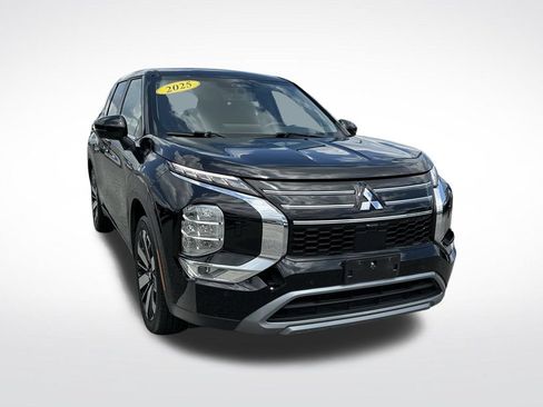 Used 2025 Mitsubishi Outlander AWD image 14