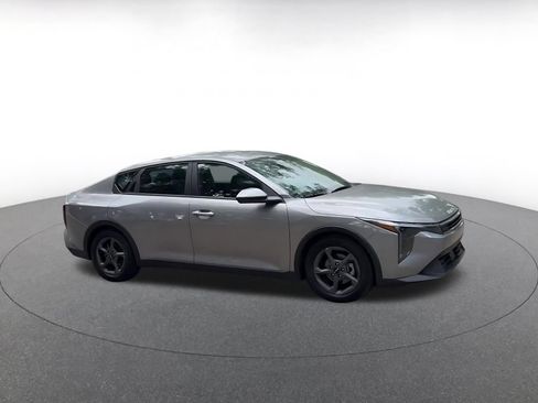 Used 2025 Kia K4 FWD image 2