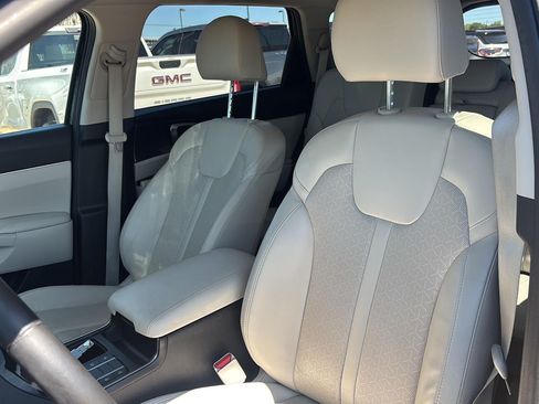 Used 2023 Kia Sorento S FWD image 12