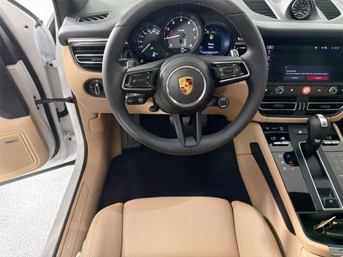 Certified 2026 Porsche Macan AWD/4WD image 18