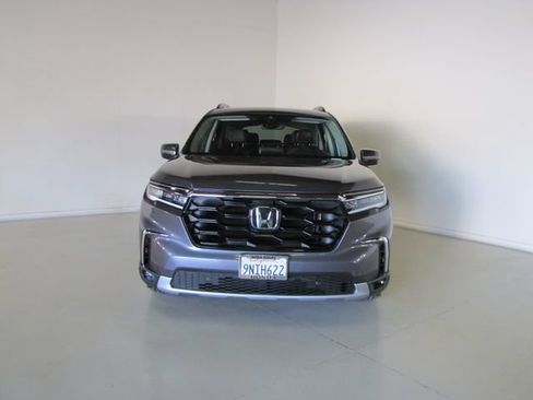 Certified 2025 Honda Pilot Touring image 2