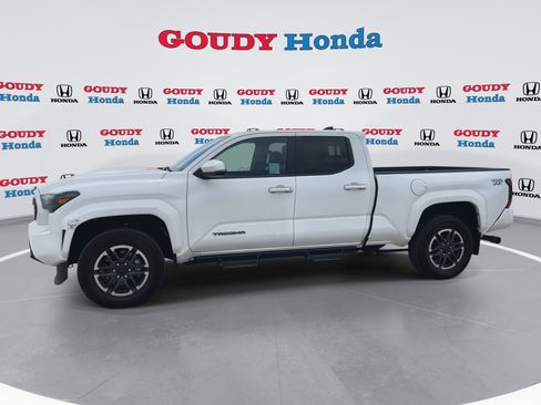 Used 2024 Toyota Tacoma TRD Sport w/ TRD Sport Upgrade Package image 5