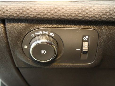 Used 2018 Chevrolet Cruze LT image 19