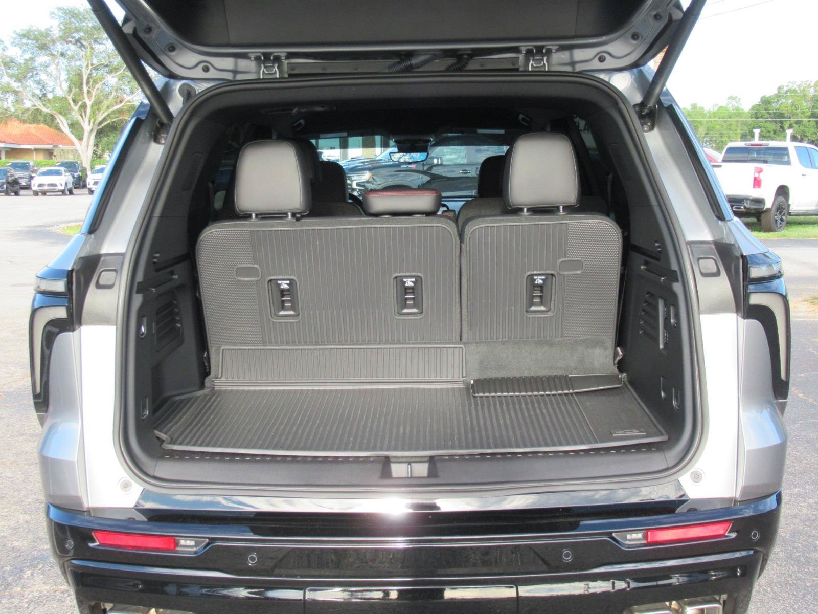 Used 2026 Chevrolet Traverse RS FWD image 41