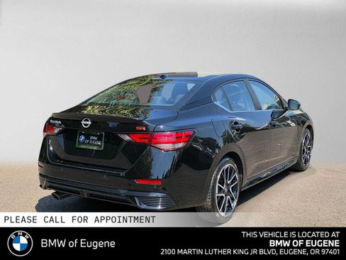 Used 2025 Nissan Sentra SR FWD image 3