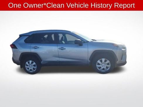 Used 2020 Toyota RAV4 LE image 4