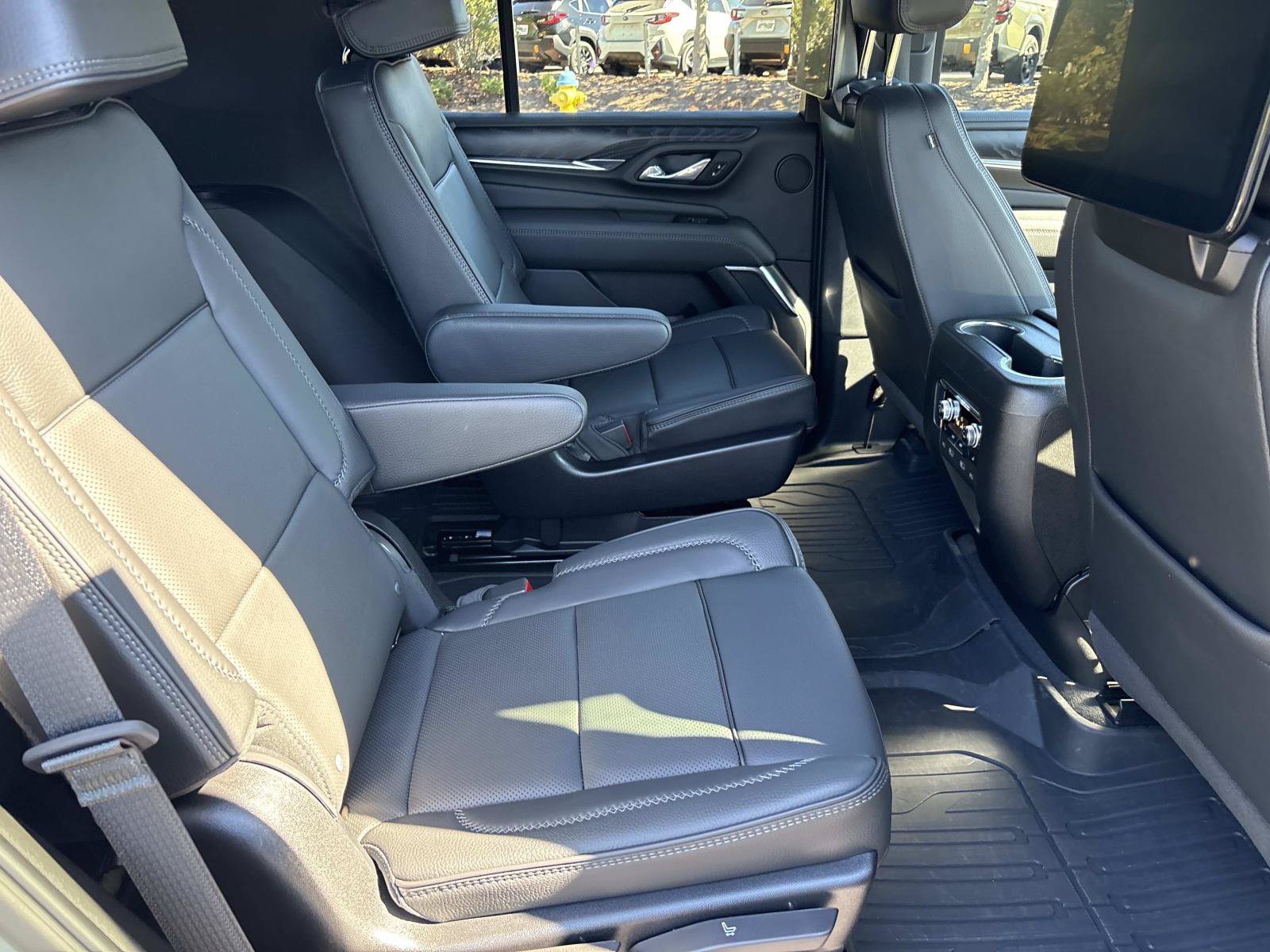 Used 2023 GMC Yukon Denali w/ Advanced Technology Package AWD/4WD image 34