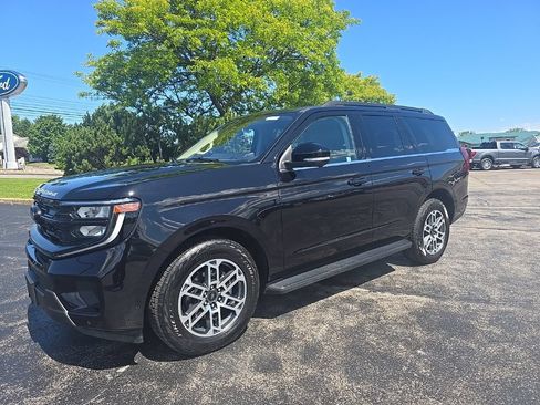 Used 2025 Ford Expedition Active AWD/4WD image 2