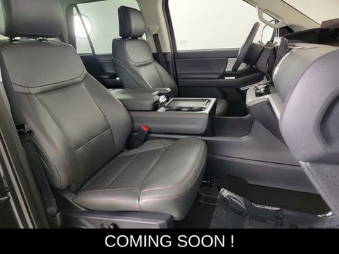 Used 2025 Ford Expedition Active image 18