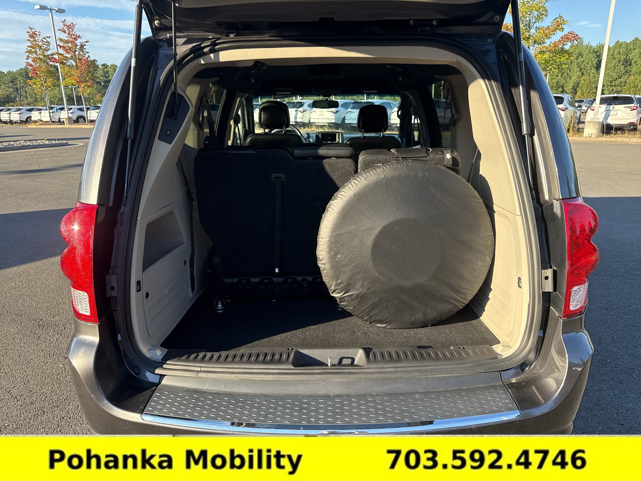 Used 2017 Dodge Grand Caravan SXT FWD image 12
