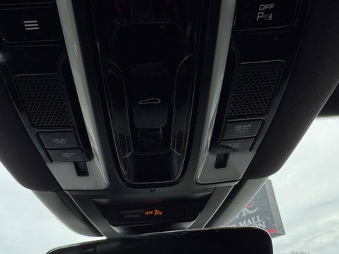 Used 2021 Porsche Cayenne image 44