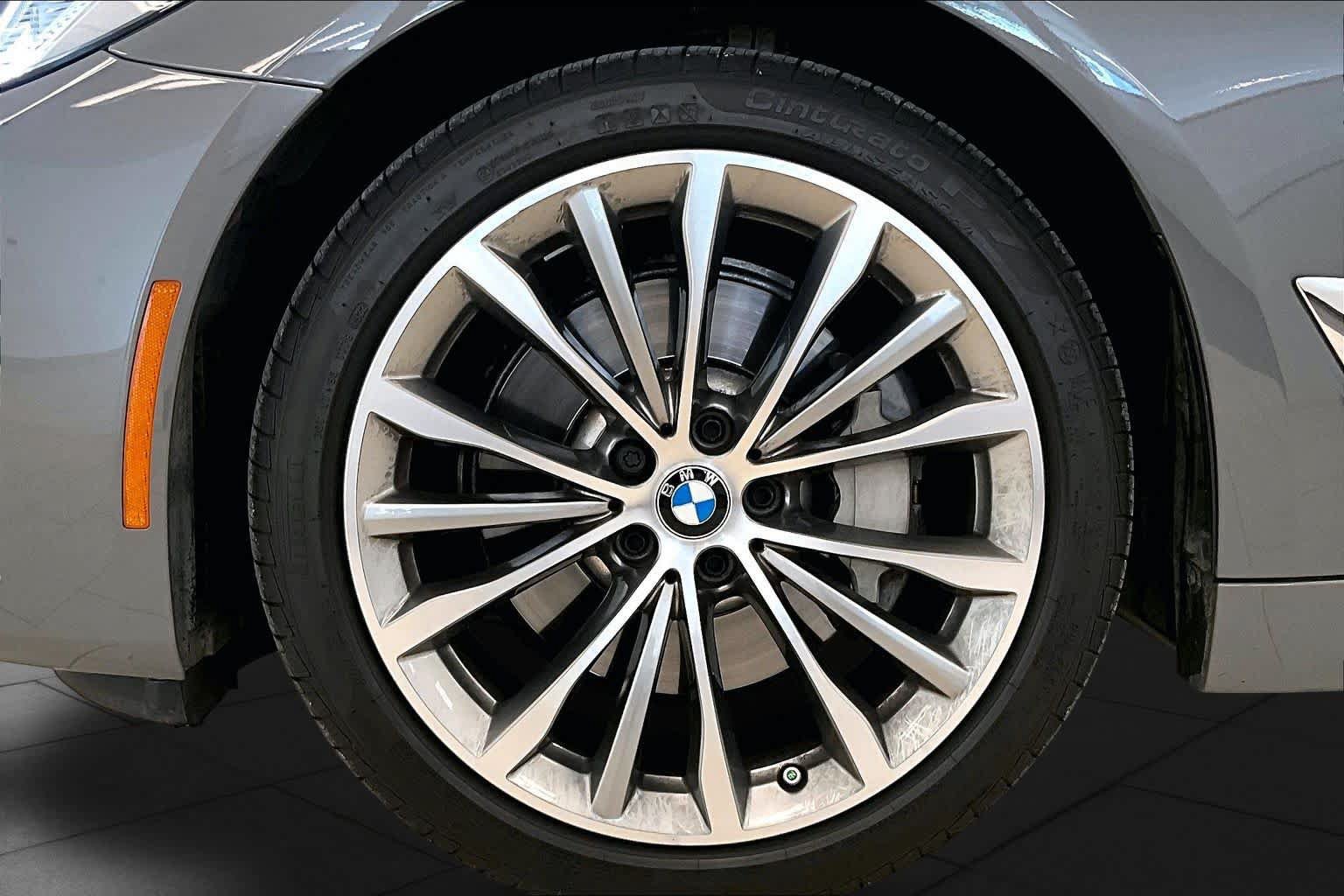 Used 2022 BMW 530i w/ Executive Package RWD image 9