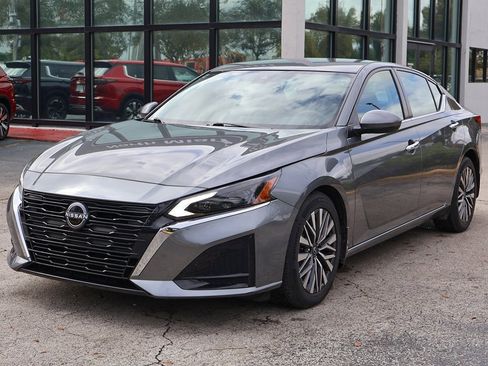 Used 2023 Nissan Altima 2.5 SV image 5