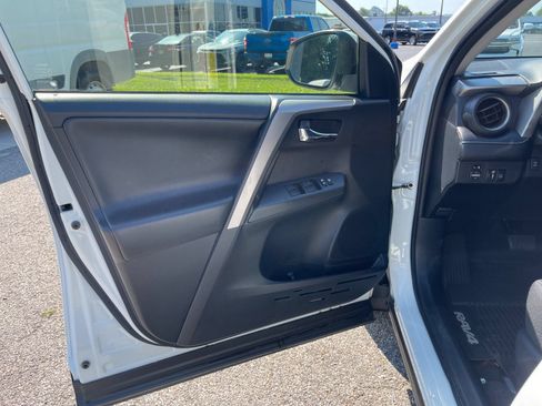 Used 2018 Toyota RAV4 XLE w/ Plus Extra Value Package AWD/4WD image 11