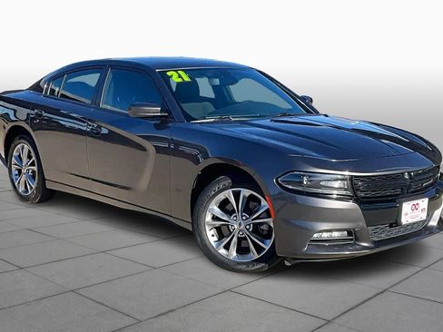 Used 2021 Dodge Charger SXT w/ Driver Convenience Group image 3
