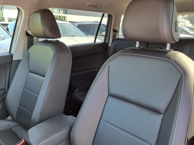 Used 2021 Volkswagen Tiguan SE AWD/4WD image 23