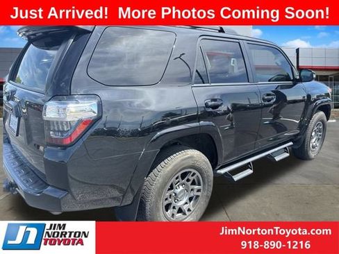 Used 2020 Toyota 4Runner Venture w/ Moonroof Package AWD/4WD image 5