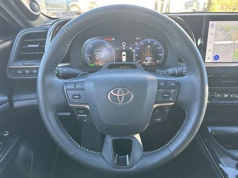 Used 2025 Toyota Crown Signia image 8