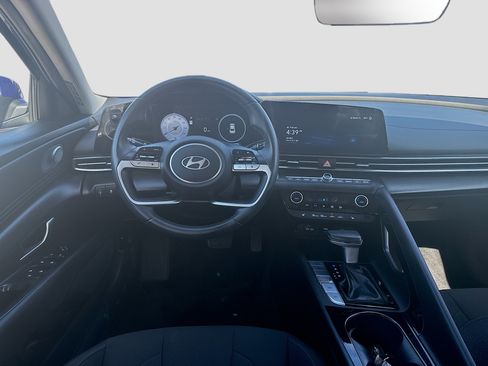 Used 2024 Hyundai Elantra SEL w/ Convenience Package FWD image 18