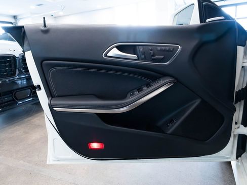 Used 2016 Mercedes-Benz CLA 250 4MATIC image 17