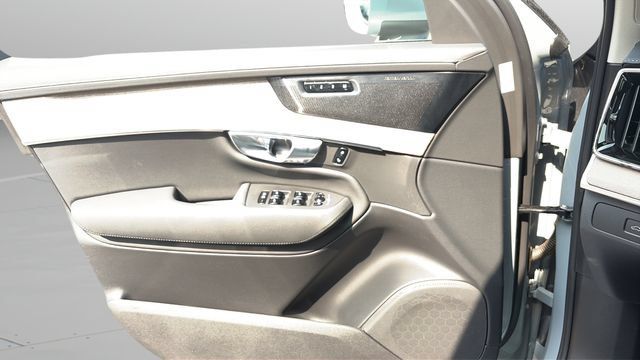 Certified 2026 Volvo XC90 B6 Plus AWD/4WD image 19