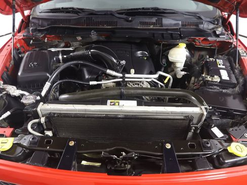 Used 2016 RAM 1500 ST AWD/4WD image 43