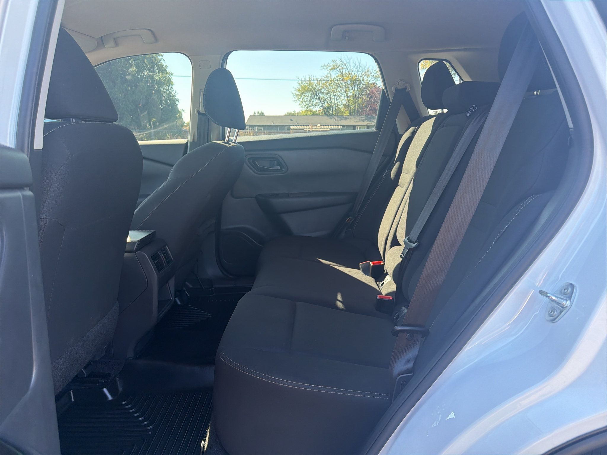 Used 2025 Nissan Rogue S AWD/4WD image 25