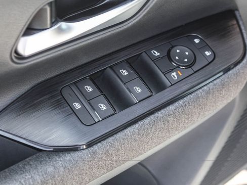 Used 2025 Nissan Kicks SV FWD image 26