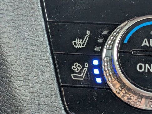 Used 2025 Mitsubishi Outlander SEL image 34