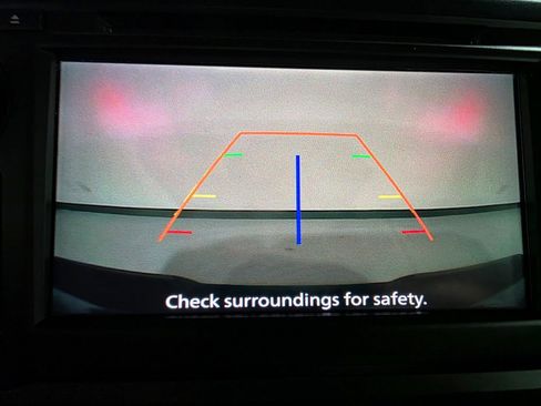 Used 2019 Nissan Titan S image 9