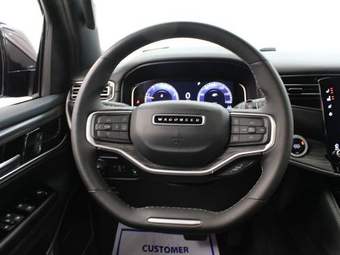 Used 2024 Jeep Wagoneer L Series II image 9