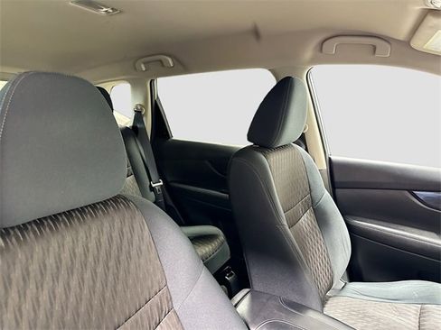Used 2017 Nissan Rogue SV image 24