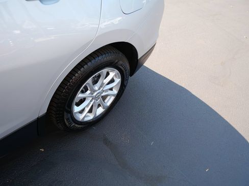 Used 2019 Chevrolet Equinox LT AWD/4WD image 37