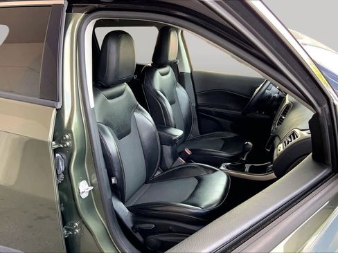 Used 2018 Jeep Compass Latitude w/ Popular Equipment Group FWD image 9
