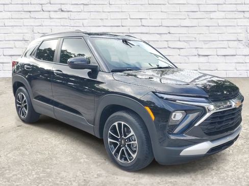 Certified 2024 Chevrolet TrailBlazer LT w/ LT Cold Weather Package FWD image 5