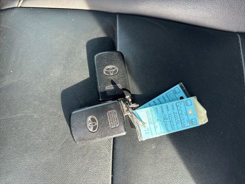 Used 2019 Toyota Highlander XLE image 39